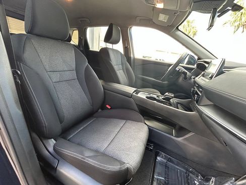 Used 2025 Nissan Rogue SV FWD image 25