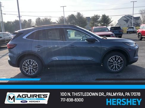 New 2025 Ford Escape SE w/ Class II Trailer Tow Package FWD image 1