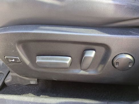 Used 2016 Toyota Highlander Limited image 19