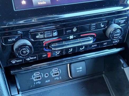 Used 2023 Jeep Grand Cherokee L Laredo image 18