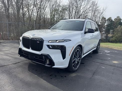 New 2026 BMW X7 M60i image 1