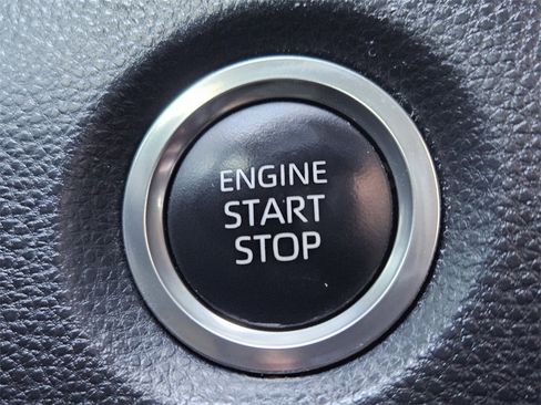 Used 2025 Toyota Corolla SE image 20