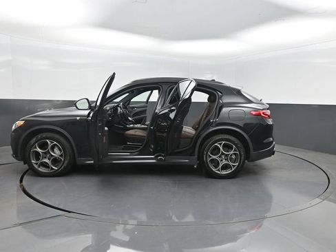 Used 2023 Alfa Romeo Stelvio Ti AWD/4WD image 40