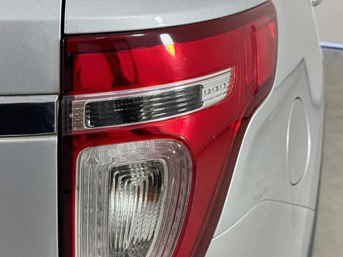 Used 2013 Ford Explorer XLT FWD image 31