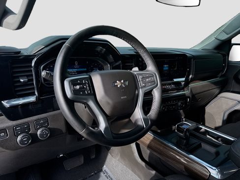 Used 2023 Chevrolet Silverado 1500 RST w/ Z71 Off-Road Package AWD/4WD image 9