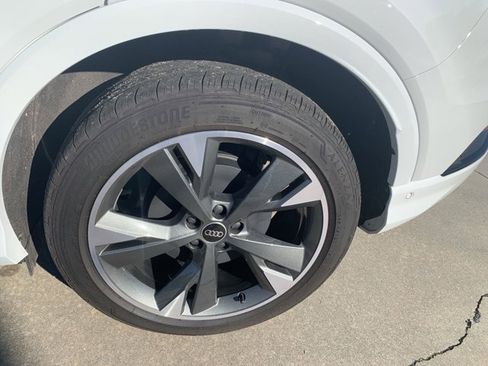 Used 2023 Audi Q4 e-tron Premium Plus w/ Premium Plus image 9