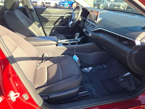 Used 2022 Nissan Altima 2.5 SV w/ SV Premium Package image 7