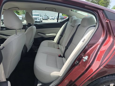 Used 2025 Nissan Altima 2.5 SV FWD image 25
