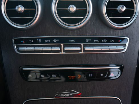 Used 2020 Mercedes-Benz GLC 300 4MATIC Coupe image 32