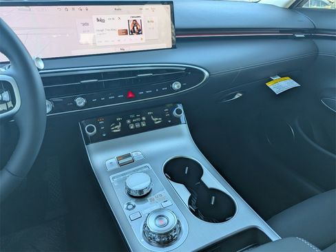 New 2026 Genesis GV70 2.5T Select image 19