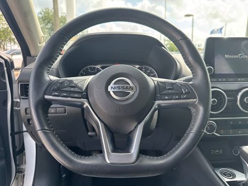 Certified 2022 Nissan Sentra SV FWD image 14