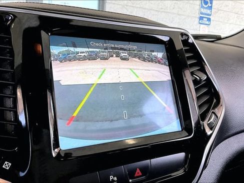 Used 2020 Jeep Cherokee Limited FWD image 13