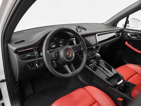 Certified 2026 Porsche Macan AWD/4WD image 47