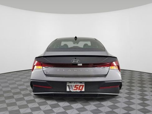 Used 2025 Hyundai Elantra Sport image 5