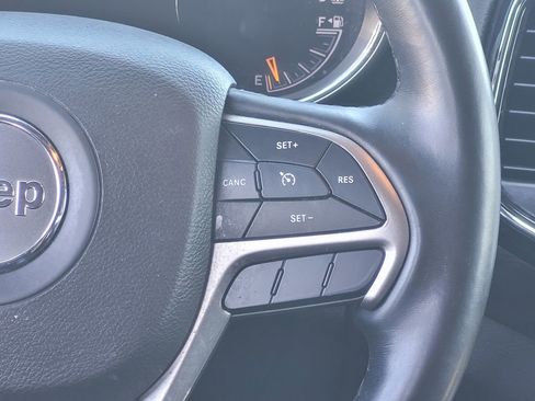 Used 2022 Jeep Grand Cherokee Laredo X image 15