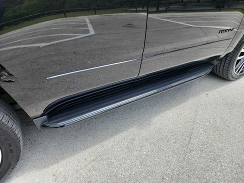 Used 2018 Chevrolet Tahoe Premier RWD image 11