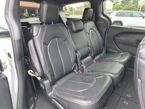 Used 2019 Chrysler Pacifica Touring Plus w/ S Appearance Package FWD image 29
