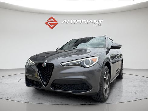 Used 2022 Alfa Romeo Stelvio Sprint RWD image 4