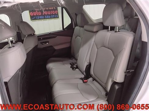 Used 2025 Honda Pilot Touring image 13