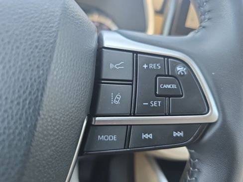 Used 2023 Toyota Highlander XLE FWD image 20