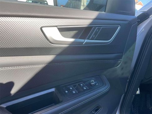 New 2024 Volkswagen Atlas Cross Sport SEL R-Line image 16