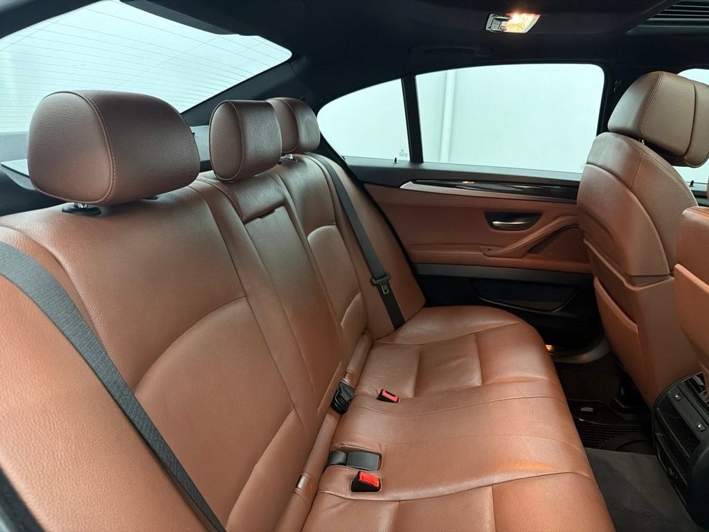 Used 2013 BMW 550i xDrive Sedan AWD/4WD image 30