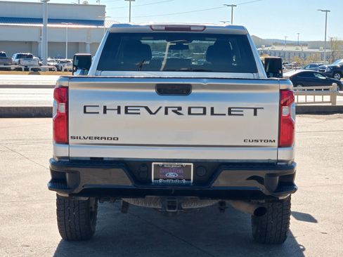 Used 2020 Chevrolet Silverado 2500 Custom w/ Custom Convenience Package image 4