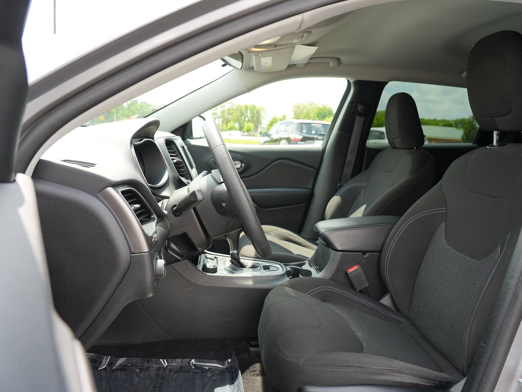 Used 2019 Jeep Cherokee Latitude w/ Popular Appearance Group AWD/4WD image 13