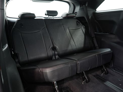 Used 2025 Toyota Sienna XSE AWD/4WD image 15
