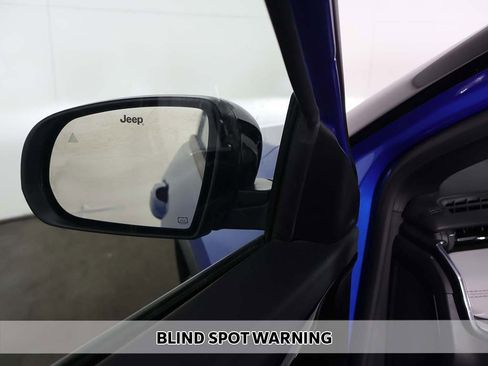 Used 2023 Jeep Compass Limited image 4