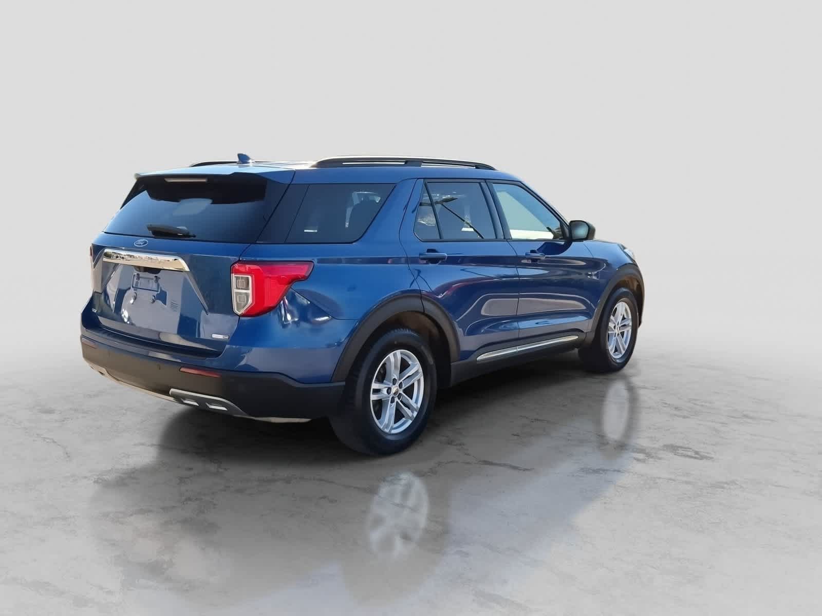 Used 2020 Ford Explorer XLT w/ Equipment Group 202A AWD/4WD image 8