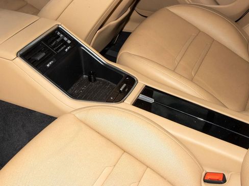 Used 2019 Porsche Panamera 4 AWD/4WD image 18