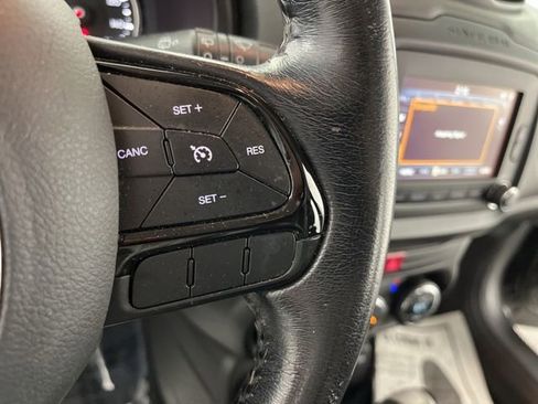 Used 2016 Jeep Renegade Latitude image 21