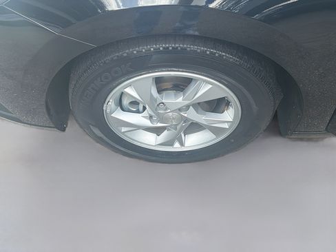 Used 2021 Hyundai Elantra SE FWD image 33
