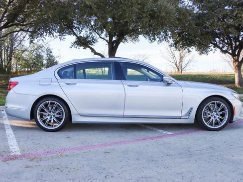 Used 2019 BMW 740i w/ Executive Package image 8