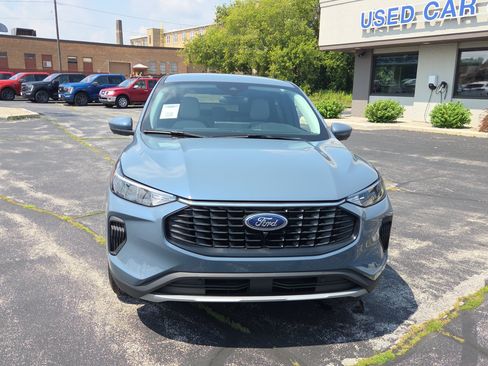 Used 2023 Ford Escape Active w/ Tech Pack #2 AWD/4WD image 3