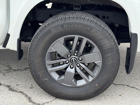 Certified 2025 Nissan Frontier SV image 40