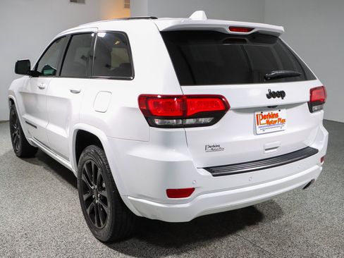 Used 2020 Jeep Grand Cherokee Altitude RWD image 9