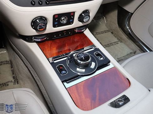 Used 2016 Rolls-Royce Dawn RWD image 30