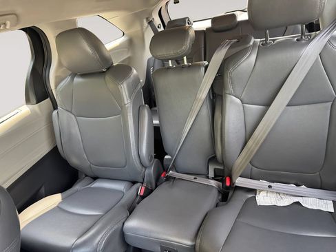Used 2021 Toyota Sienna LE FWD image 13