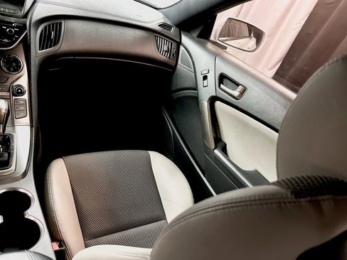 Used 2016 Hyundai Genesis 3.8 image 16