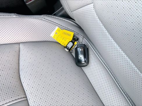 Used 2023 Honda Pilot Elite image 14