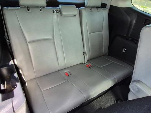 Used 2021 Toyota Highlander XLE AWD/4WD image 8
