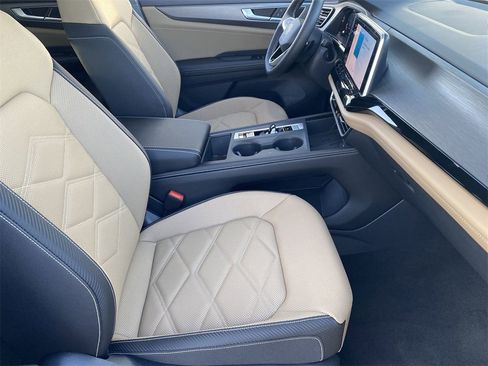 New 2026 Volkswagen Atlas Cross Sport SE image 9