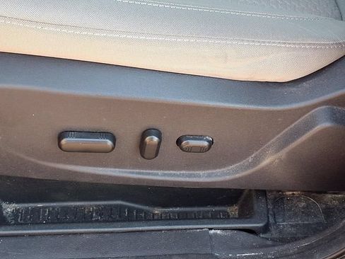 Used 2018 Ford Escape SE w/ Ford Safe & Smart Package FWD image 4