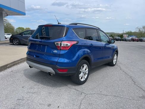 Used 2017 Ford Escape SE w/ Equipment Group 201A image 8