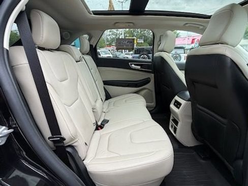 Used 2021 Ford Edge Titanium image 16
