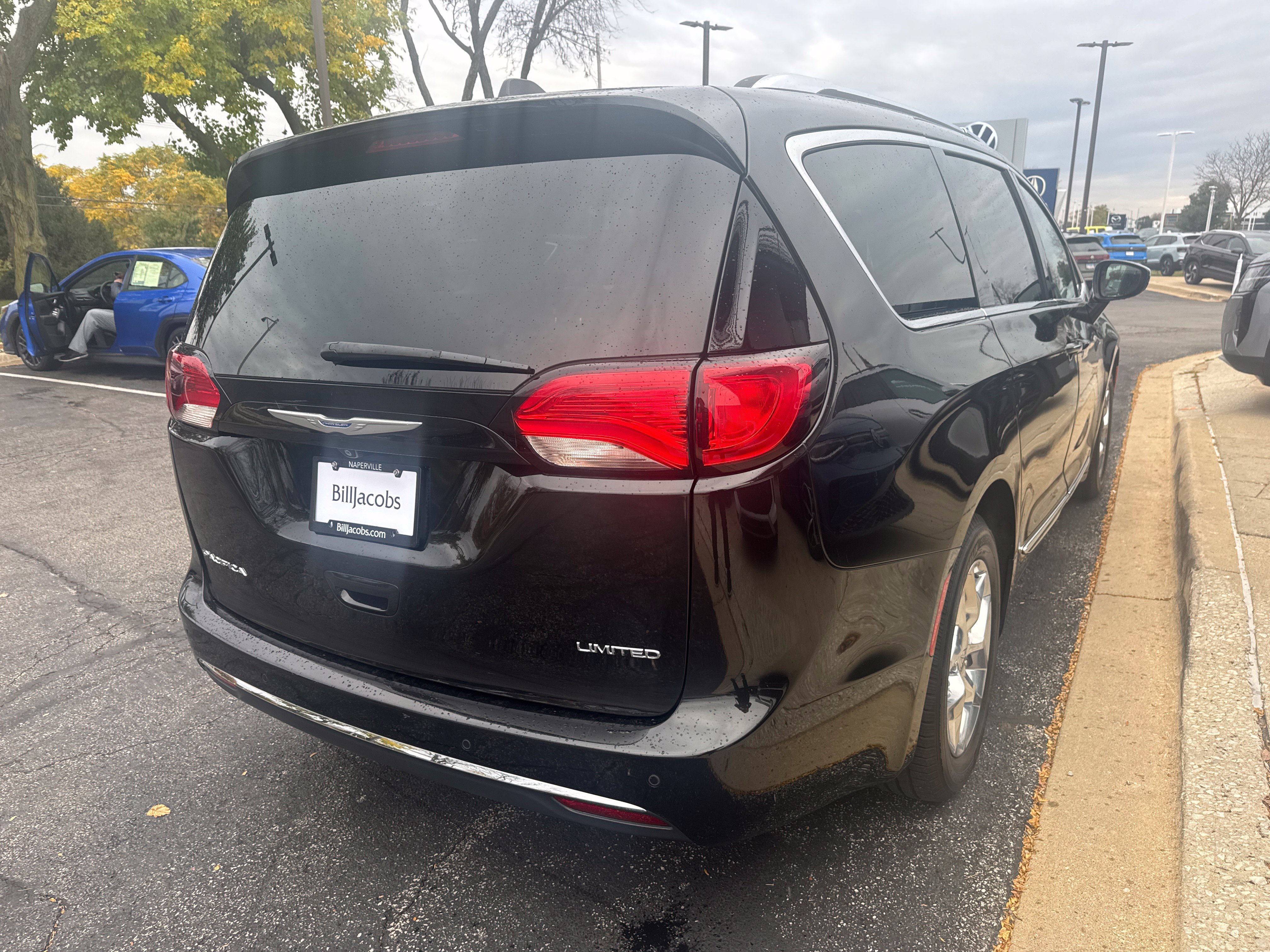 Used 2017 Chrysler Pacifica Limited FWD image 6