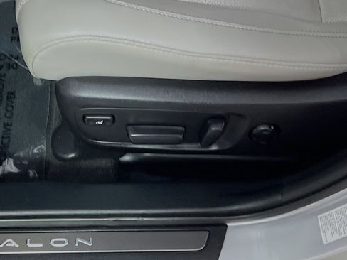 Used 2014 Toyota Avalon Limited FWD image 16