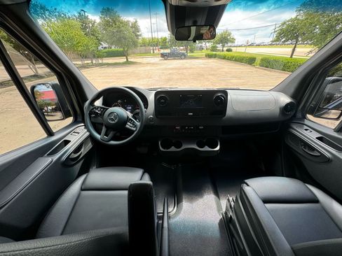 Used 2019 Mercedes-Benz Sprinter 2500 image 28